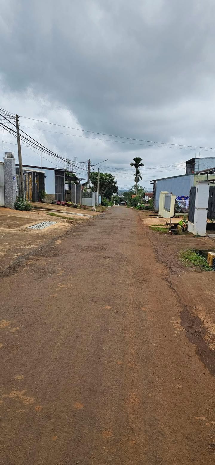 Bán FrontHouse mặt tiền Nguyễn Thị Minh Khai, An Bình, Buôn Hồ 160m² - Giá chỉ 1.9 tỷ!