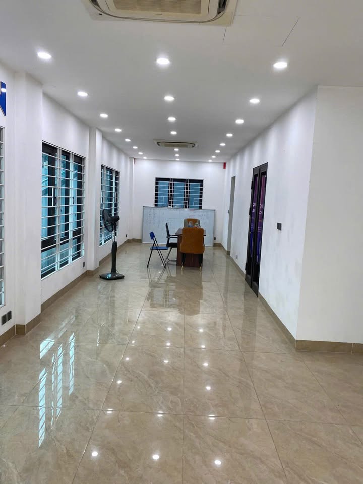Văn phòng cho thuê 60m² đường Nguyễn Văn Lộc, Hà Đông - Diện tích rộng rãi, ô tô đỗ cửa!