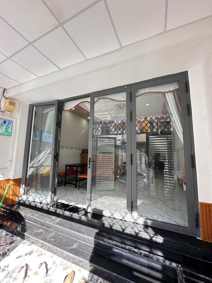 Nhà mặt tiền Tôn Thất Tùng Rạch Giá 69.6m² giá 2 tỷ - Vị trí trung tâm đắc địa!