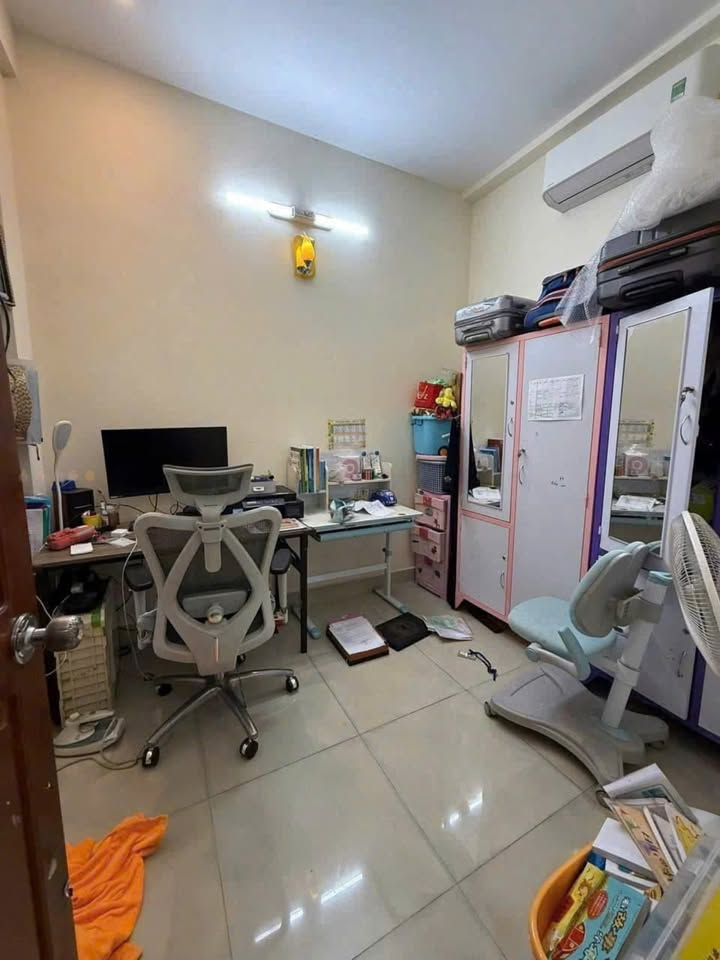 FrontHouse Hẻm 212 Ốc Đào, Nguyễn Trãi, Quận 1 - 53.2m² chỉ 10.2 tỷ - Đầu tư sinh lời cao!