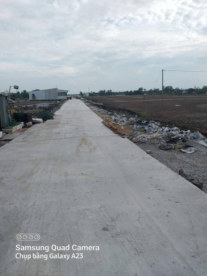 Đất nền Sông Đốc, Cà Mau 320m² giá 350 triệu - Gần trung tâm, tiện lợi!