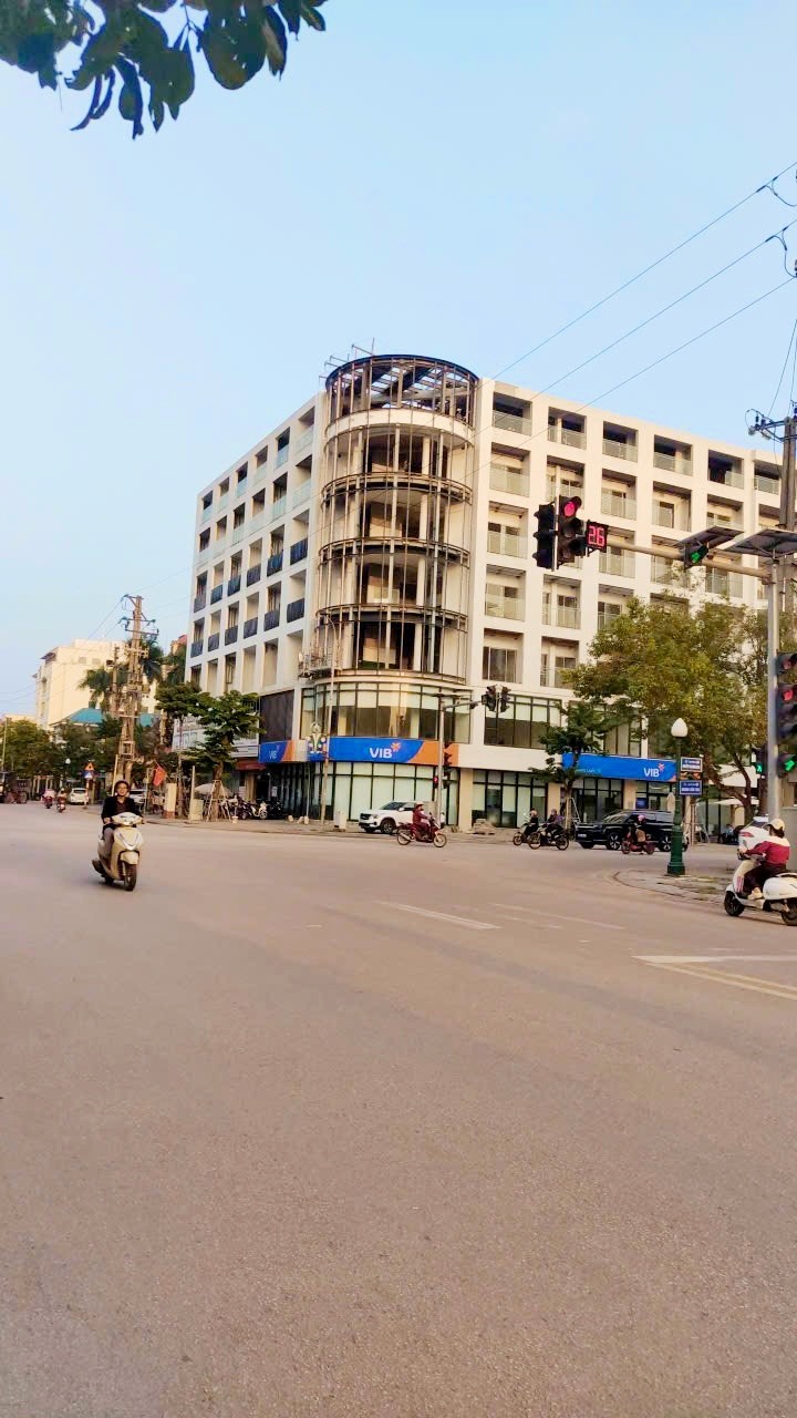 Nhà 5 tầng cho thuê mặt phố Hoàng Văn Thụ, Bắc Giang - Kinh doanh sầm uất ngay trung tâm!