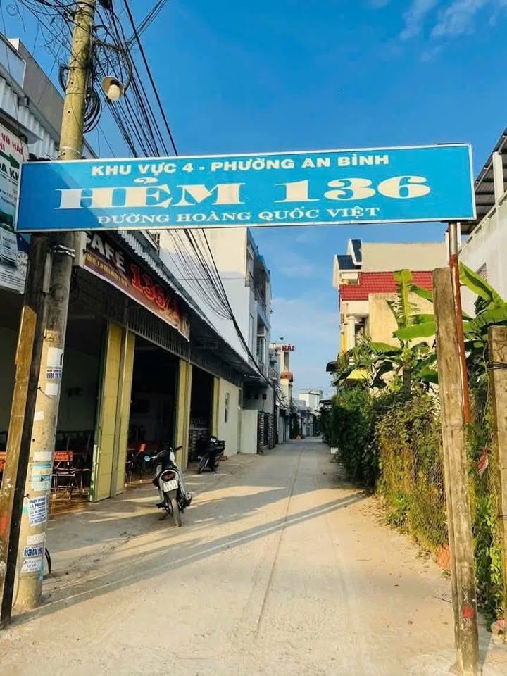 Nhà 3 tầng hẻm 136 Hoàng Quốc Việt 82m² giá 3.779 tỷ - Không gian sống lý tưởng!