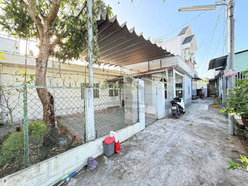 Nhà thuê hẻm TĐC An Bình 160m² giá 5.5 triệu - Sân vườn rộng rãi!