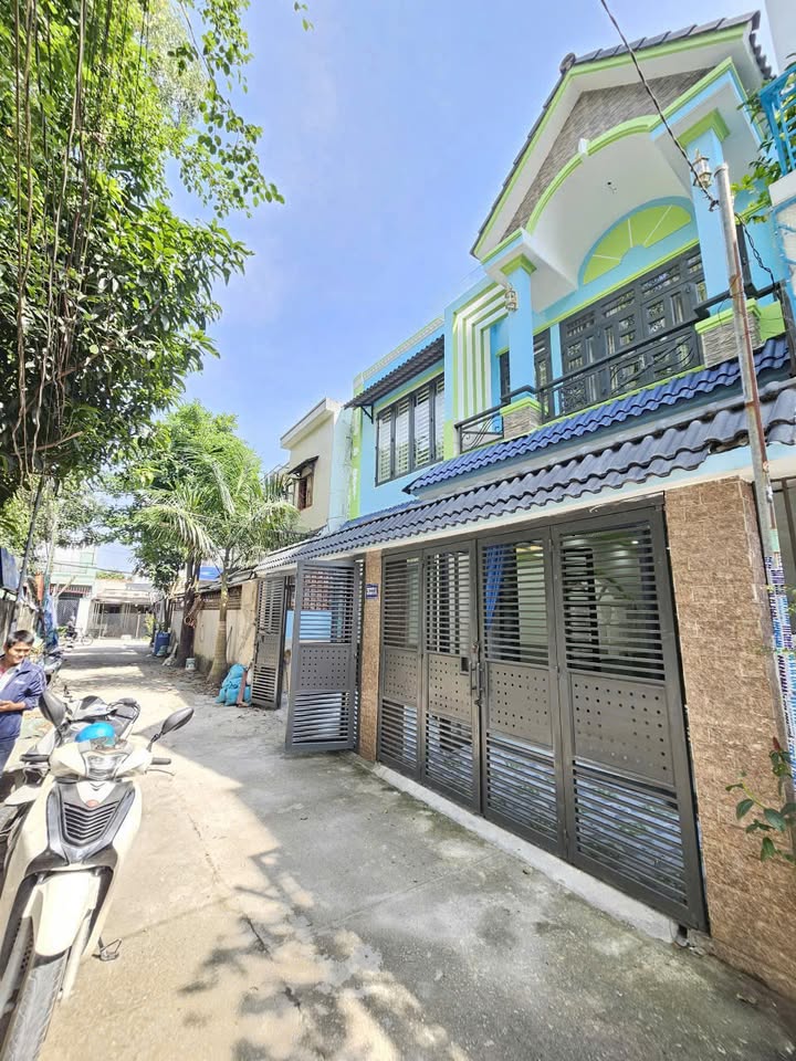 Nhà phố Dĩ An 103m² giá 5.5 tỷ - Thiết kế hiện đại, sổ hồng riêng!