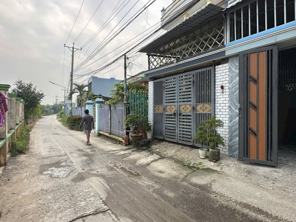 Nhà lầu đường Bê Tông 5m Nguyễn Thị Chanh, Long Thượng 75m² giá 2.75 tỷ - Đẹp và đầy đủ công năng!