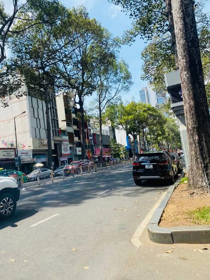 Căn góc mặt tiền Trần Hưng Đạo, Quận 1, 16m² giá 9.5 tỷ - Đầu tư sinh lời ngay!