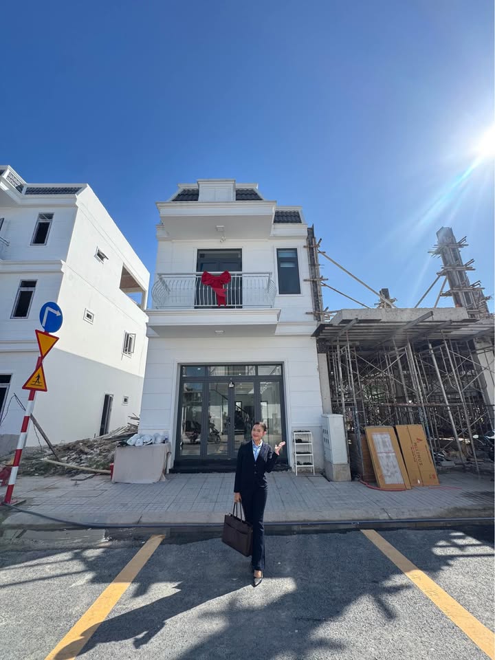 Nhà phố Gia Khải Luxury Bến Cát 67.5m² giá 2.7 tỷ - Nhà hoàn thiện nội thất sẵn sàng vào ở!