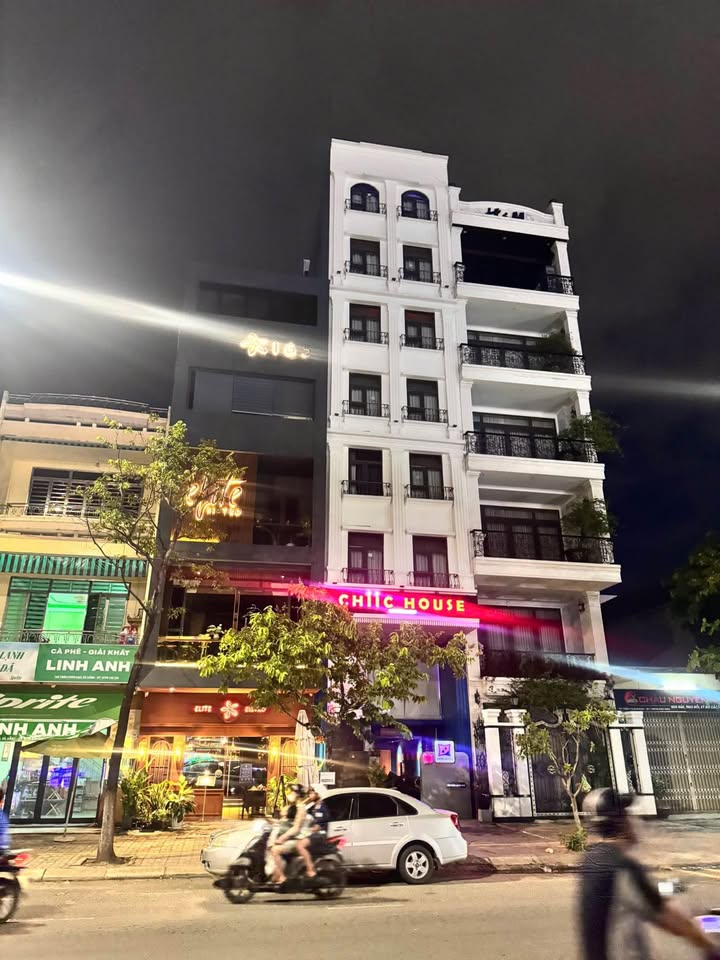 Khách sạn 8 Tầng mặt tiền Trần Hưng Đạo, Đà Nẵng - Đầu tư sinh lời 120 triệu/tháng!