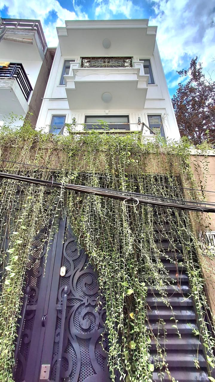 Nhà mới tân cổ điển 4 tầng Bùi Đình Túy 55m² giá 8.2 tỷ - Khu dân trí cao, an ninh!