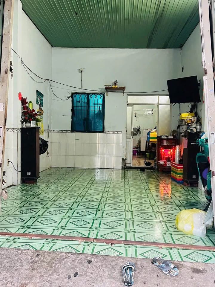 Cho thuê mặt bằng mặt tiền Long Bình 4 triệu - Phù hợp cho gia đình