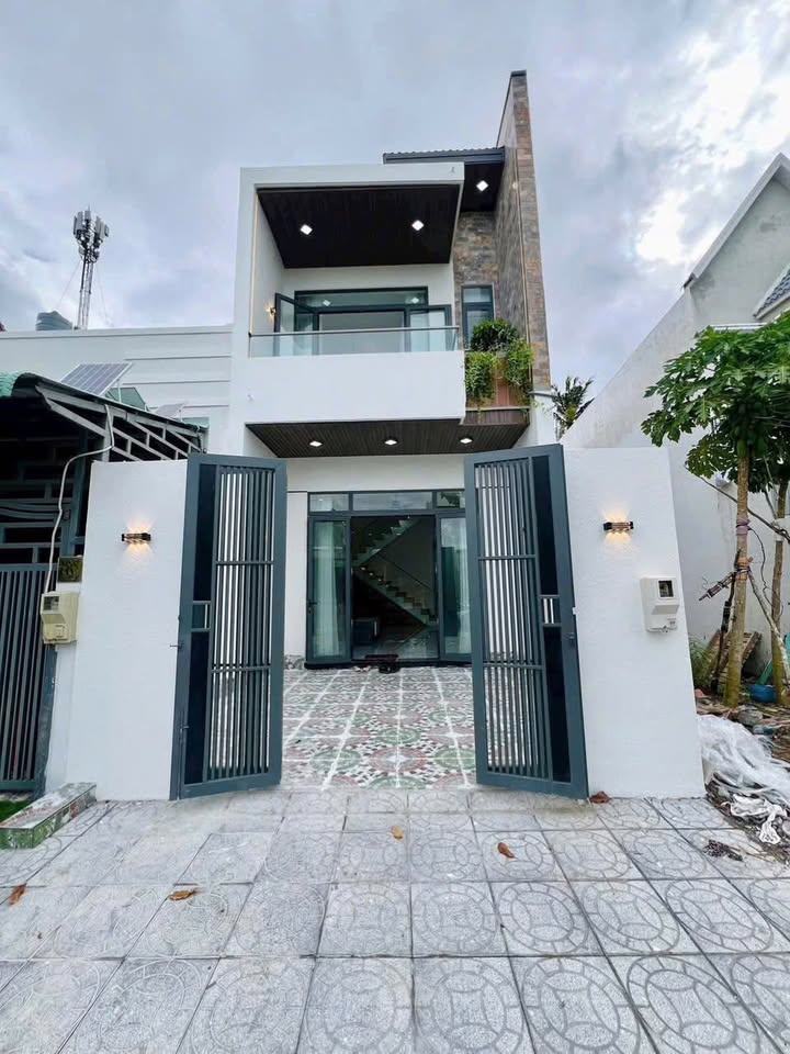 Nhà đẹp mặt tiền đường số 10, KDC An Bình, 90m² giá 2.99 tỷ - Sẵn sàng vào ở!