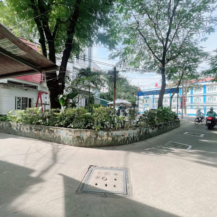 Nhà hẻm xe hơi 6m đường Khánh Hội, Quận 4, 12m² giá 2.95 tỷ - Vị trí đắc địa, sổ hồng riêng!