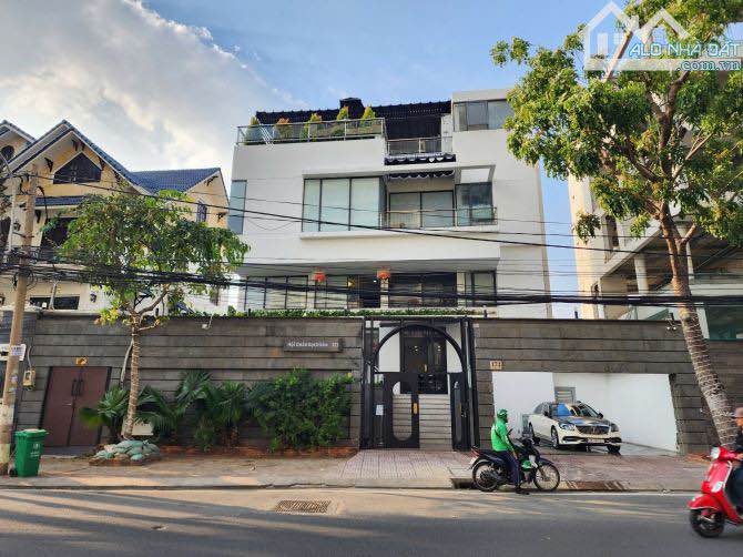 Biệt thự mặt tiền Thảo Điền, Thủ Đức 420m² giá 160 tỷ - Thiết kế sang trọng, tiện nghi đầy đủ!