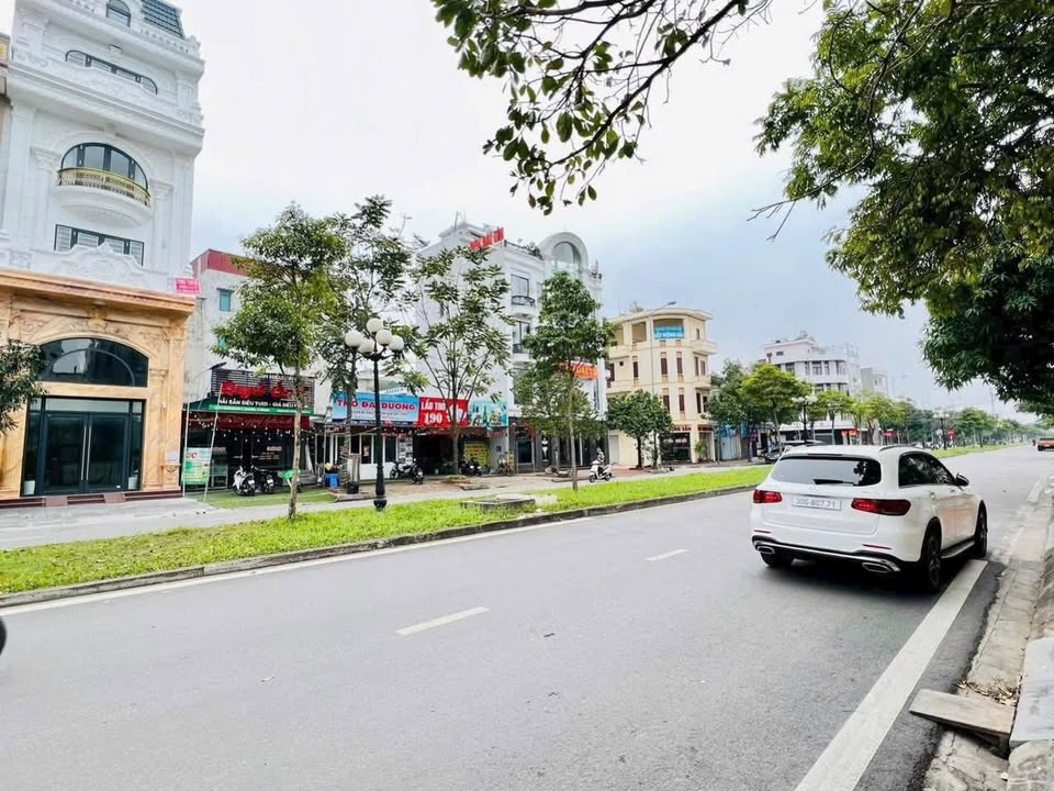 Nhà lô góc mặt phố Nguyễn Văn Linh 116m² giá thỏa thuận - Kinh doanh đắc địa!