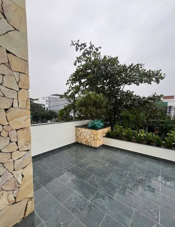 Nhà đẹp 3 tầng mặt tiền Thanh Hóa, Hòa Xuân, 100m² giá 8.8 tỷ - Thiết kế hiện đại, hồ bơi sang trọng!