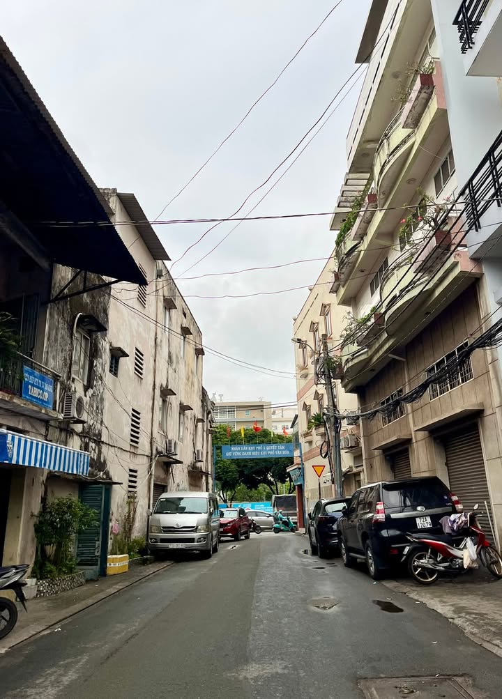 Nhà phố mặt tiền Lạc Long Quân, Tân Bình 60m² giá 7.8 tỷ - Sẵn sàng vào ở ngay!