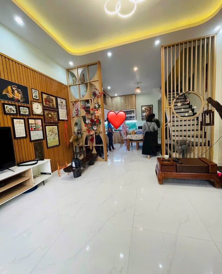 Nhà 3 tầng mặt tiền Lê Gia Đỉnh, TP Huế 91m² giá 5.2 tỷ - Sẵn sàng vào ở ngay!