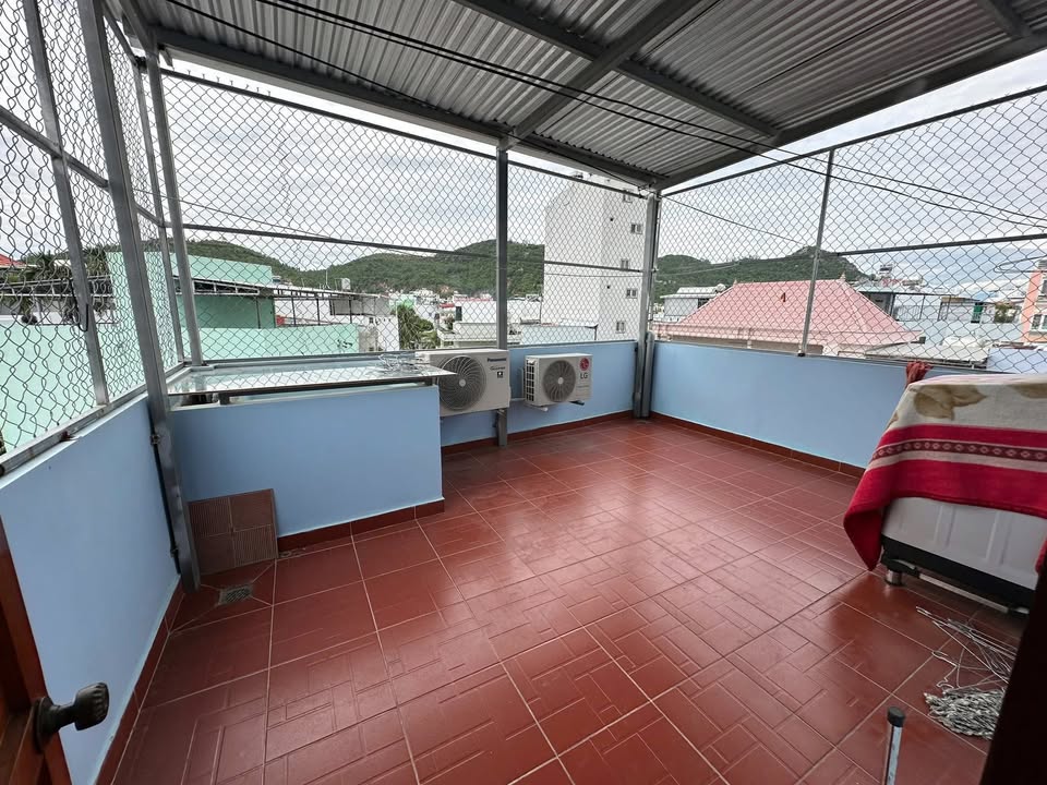 Nhà 3 tầng Vĩnh Hải, Nha Trang 81m² giá 4.2 tỷ - Vị trí đắc địa gần biển!