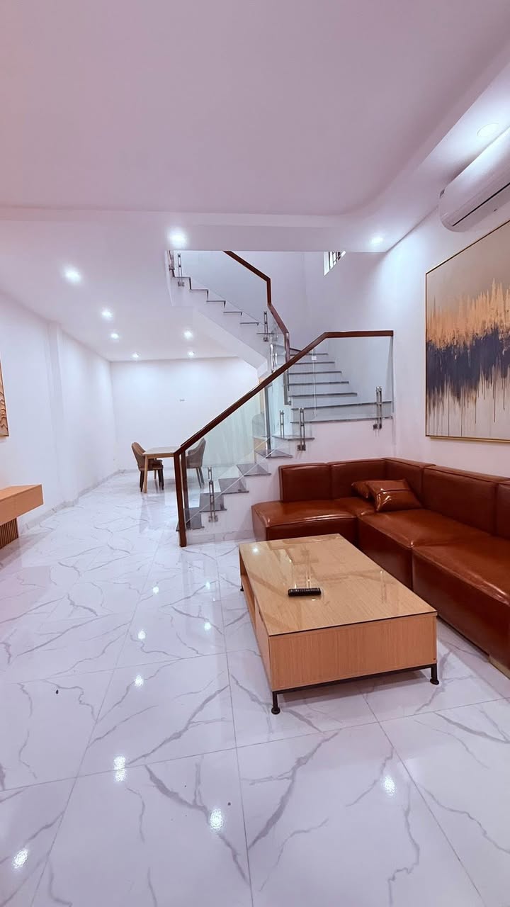 Nhà phố Hoàng Hoa Thám, Ba Đình 58m² giá 8.9 tỷ - Sổ đỏ chính chủ, thiết kế đẹp!