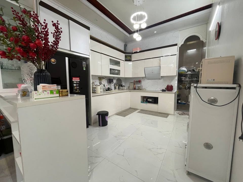 Nhà 3 Tầng Đường Đinh Liệt, Phường Hạc Thành, Thanh Hóa - Giá 8.5 Tỷ, Sổ Đỏ Chính Chủ!