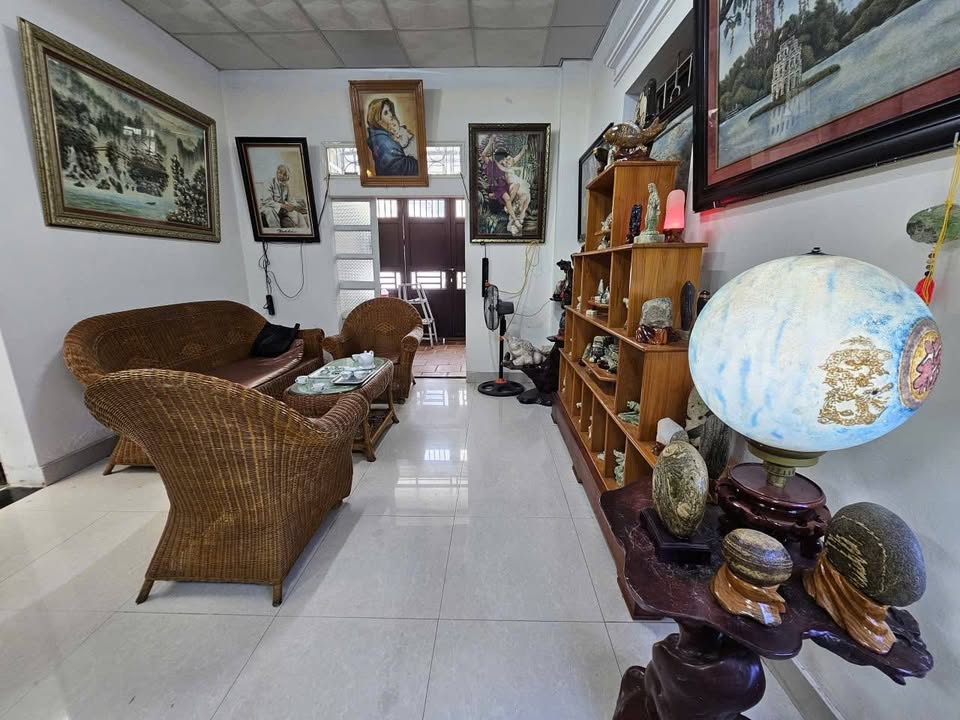 Nhà 2 tầng mặt phố Chi Lăng, Quảng Phú 345m² giá 5 tỷ - Đầu tư sinh lời ngay!