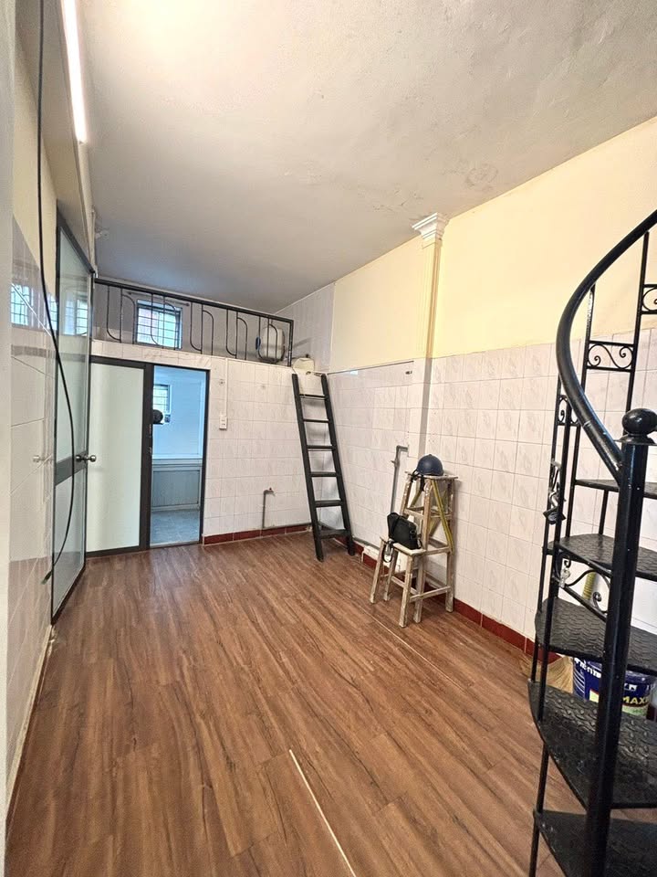 Nhà tập thể cho thuê tại 91 Lý Thường Kiệt, Hoàn Kiếm - Giá 7.5 triệu, view thoáng mát!