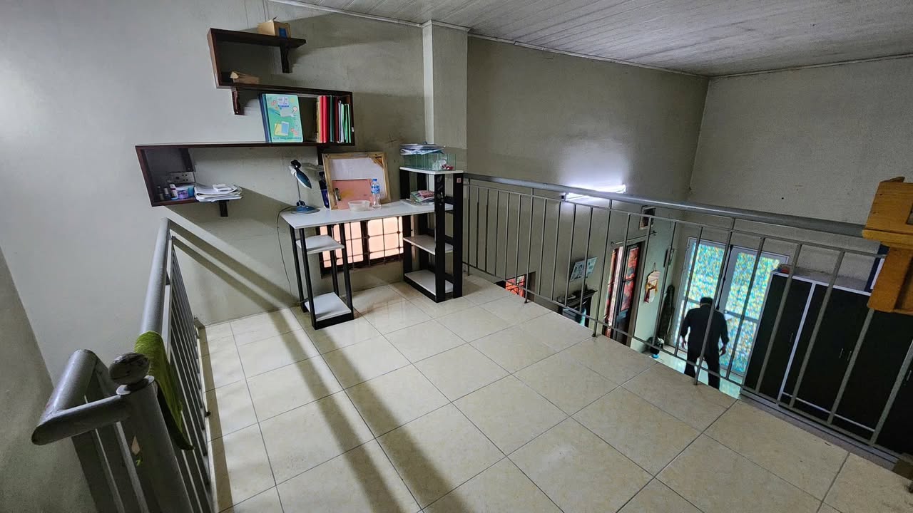 Nhà nguyên căn cho thuê phố Ngọc Thụy 1,5 tầng giá 4 triệu - Gần chợ, ô tô đỗ thoải mái!