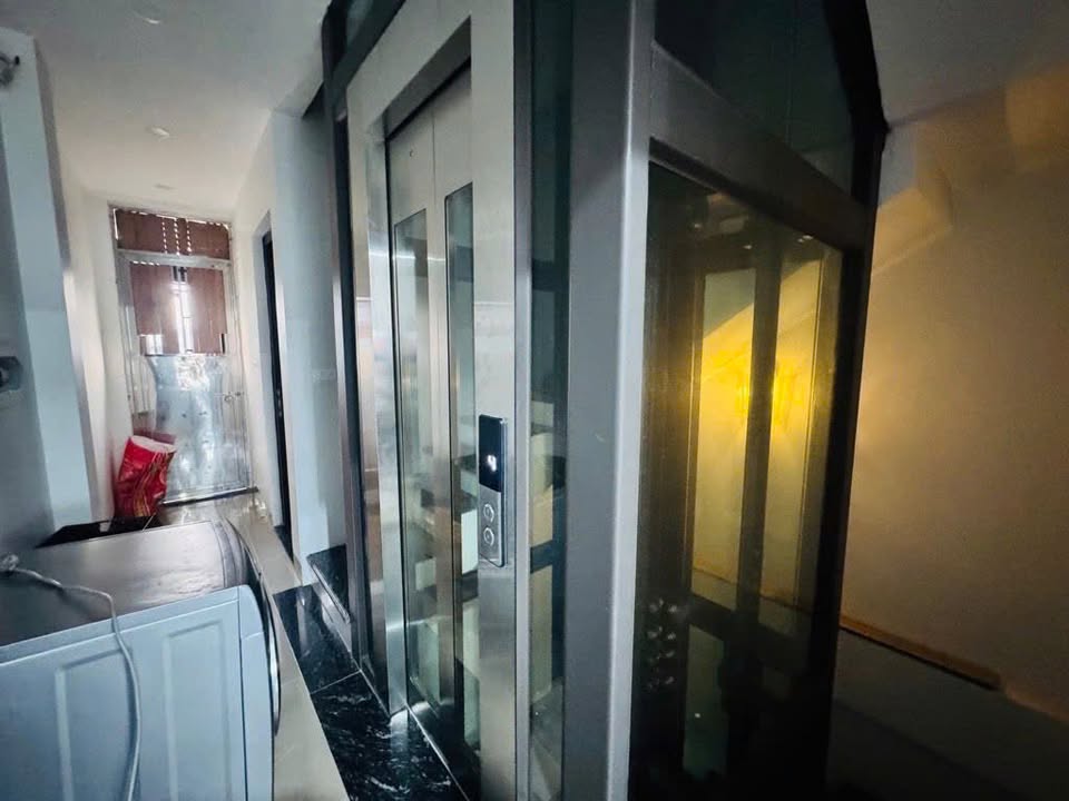 Mặt phố Minh Khai 50m² giá 30 tỷ - Kinh doanh đỉnh cao, ô tô đỗ trong nhà!