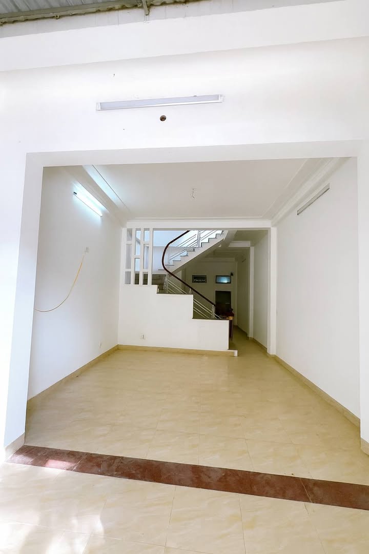 Nhà mặt đường Hải Thượng Lãn Ông 63m² giá 4 tỷ - Kinh doanh sầm uất!