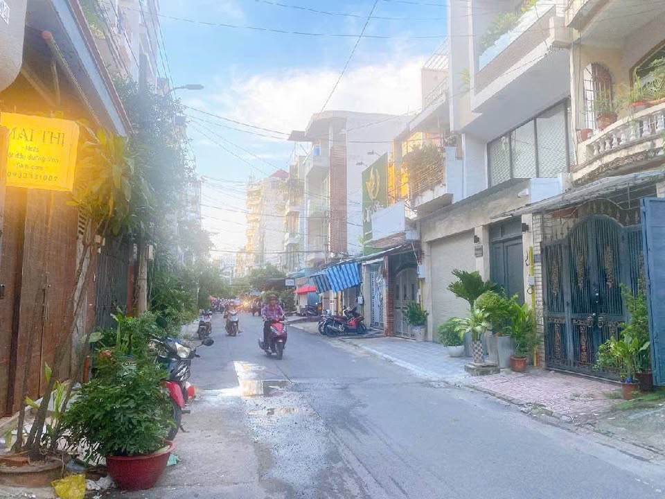 Nhà phố 5 tầng Ba Tháng Hai, Quận 10, 225m² giá 14 tỷ - Kinh doanh sầm uất!