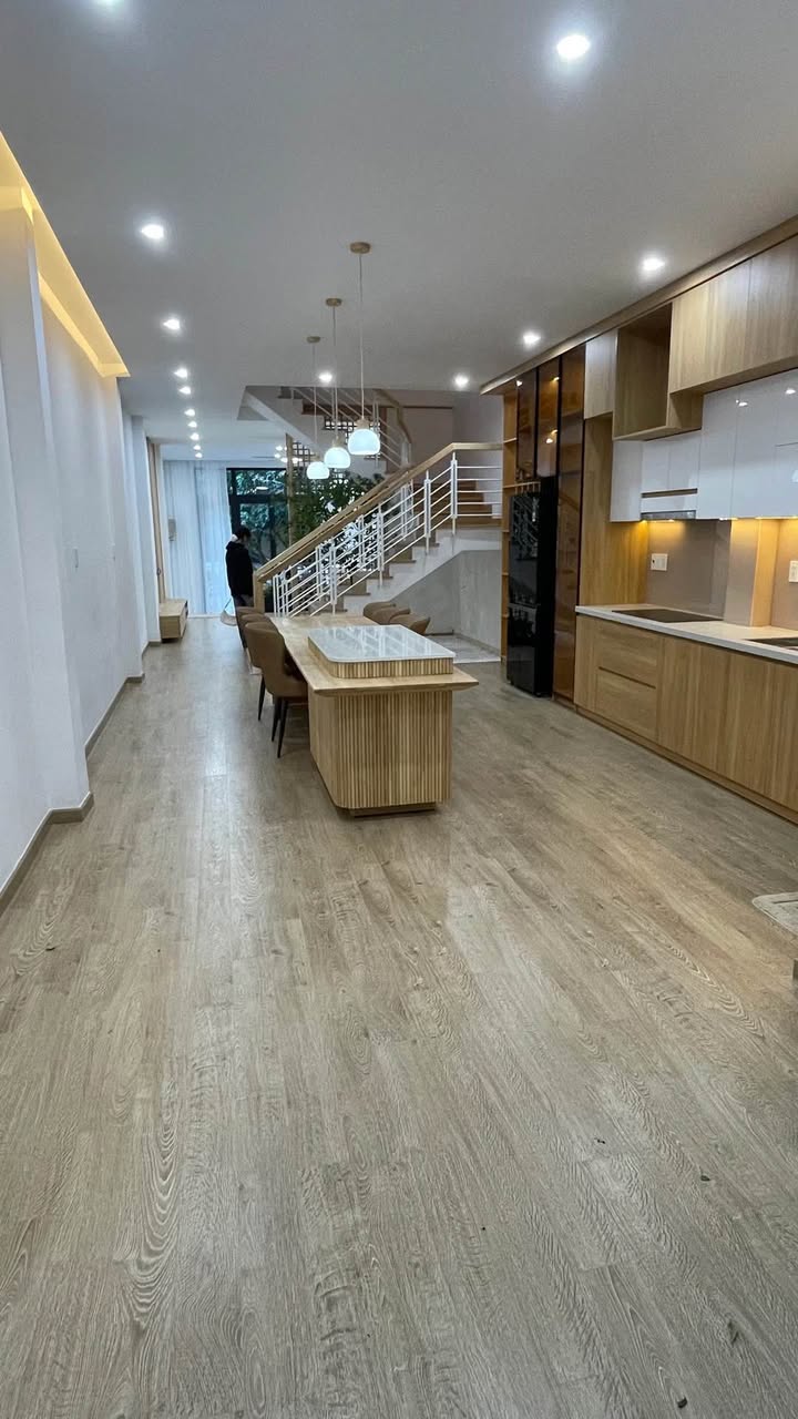 Nhà 3 tầng hiện đại tại Hải Châu, Đà Nẵng 81m² giá 8 tỷ - Full nội thất cao cấp!