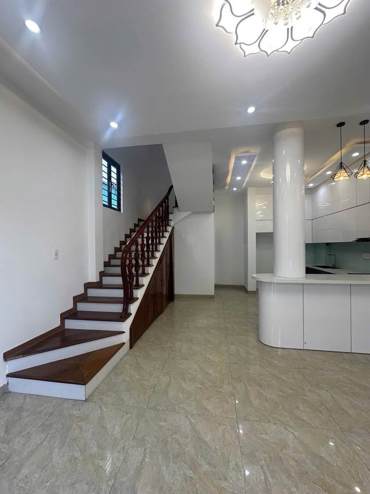 Nhà 3 tầng Trần Thái Tông 60m² giá 5.9 tỷ - An ninh chuẩn, nội thất cao cấp!