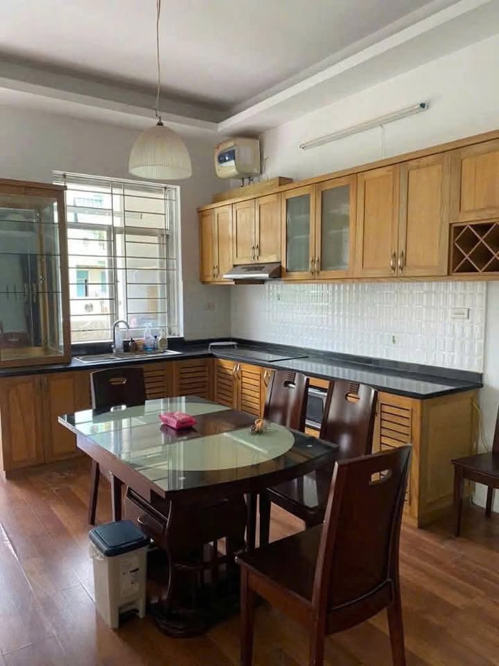 Căn hộ KĐT Việt Hưng 77m² giá 8 triệu - Full nội thất, chỉ việc xách vali vào ở!