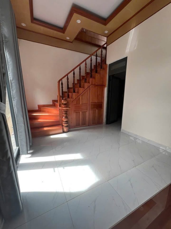 Nhà phố đường Nguyễn Hoàng, Đà Lạt 43m² giá 1.8 tỷ - Khu dân cư ổn định!