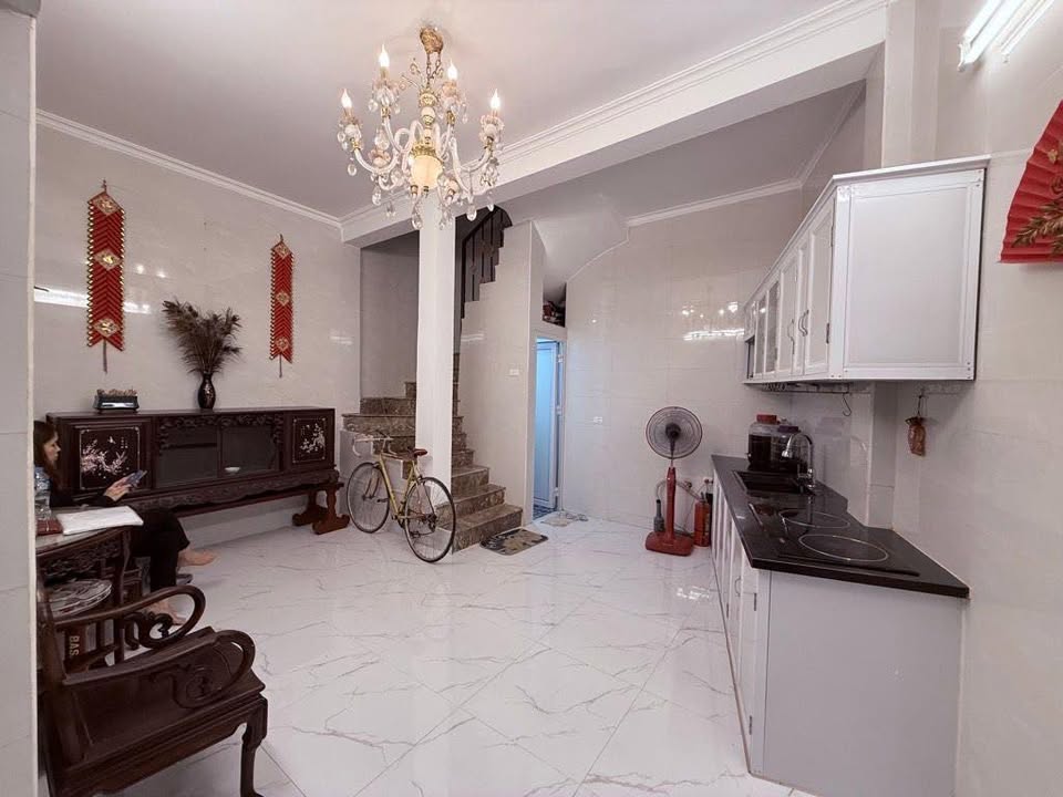 Nhà riêng Phúc Tân 25m² giá 5.58 tỷ - Sổ đỏ chính chủ, tiện ích đầy đủ!