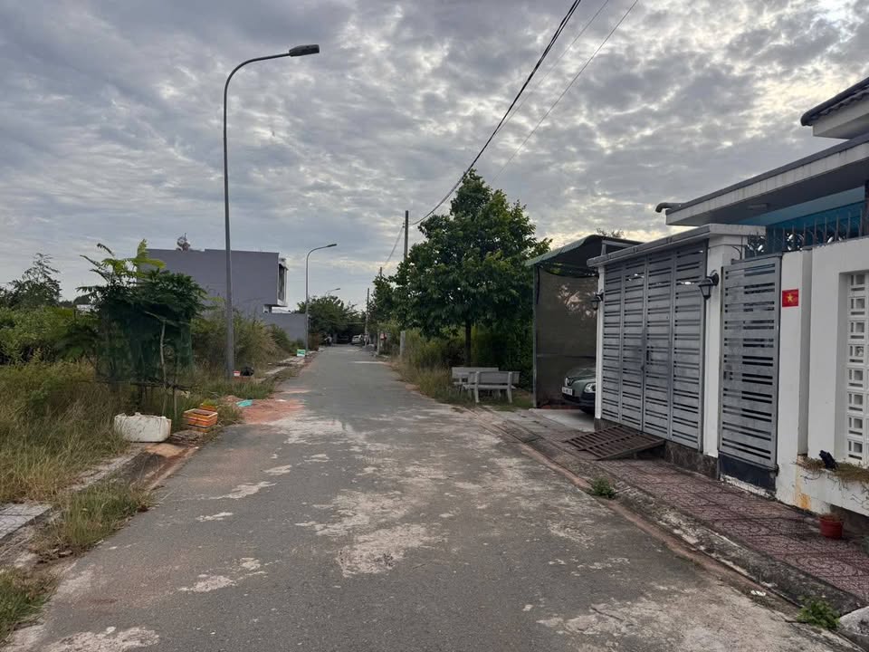 Đất nền Hòa Long Bà Rịa 112m² giá 1.8 tỷ - Vị trí đắc địa gần chợ, trường học!