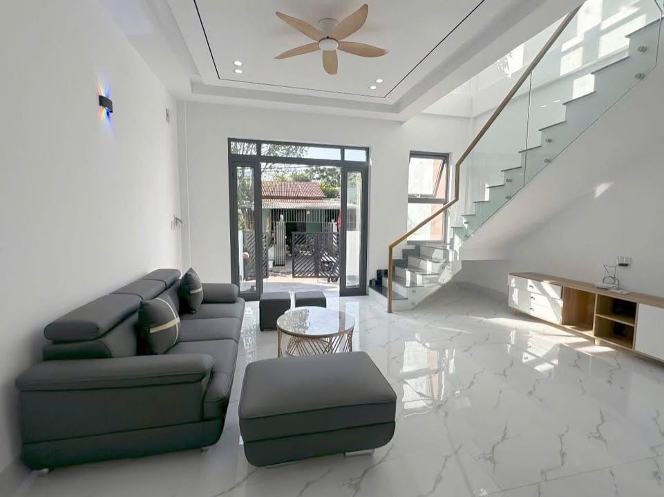 Nhà kiệt ô tô Vũ Ngọc Phan, Thủy Xuân, 100m² - Full nội thất, giá 2.8 tỷ!