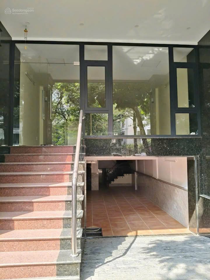 Cho thuê tòa nhà mặt phố Dịch Vọng, Cầu Giấy 100m² giá 85 triệu - Thiết kế hiện đại, phù hợp nhiều loại hình