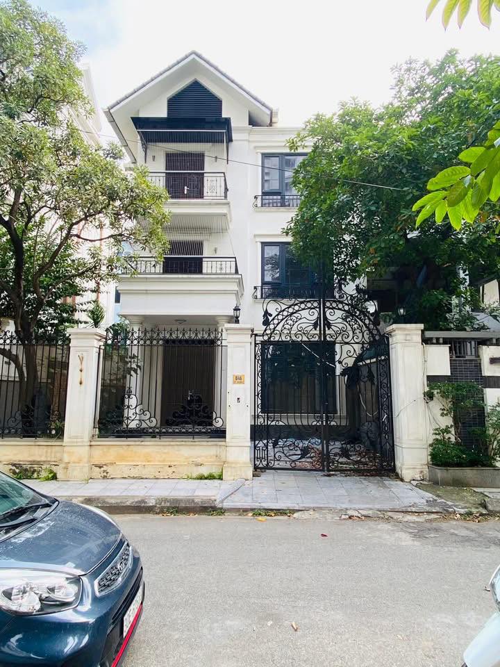 Cho thuê biệt thự Ciputra Tây Hồ 150m² giá 39 triệu - Thiết kế hiện đại, sân vườn rộng rãi!