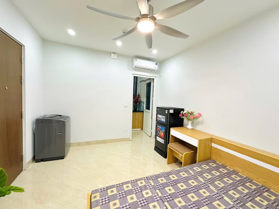 Phòng cho thuê tại ngõ 43 Trung Kính, 20m² giá 4.9 triệu - Nhà mới, tiện nghi đầy đủ!