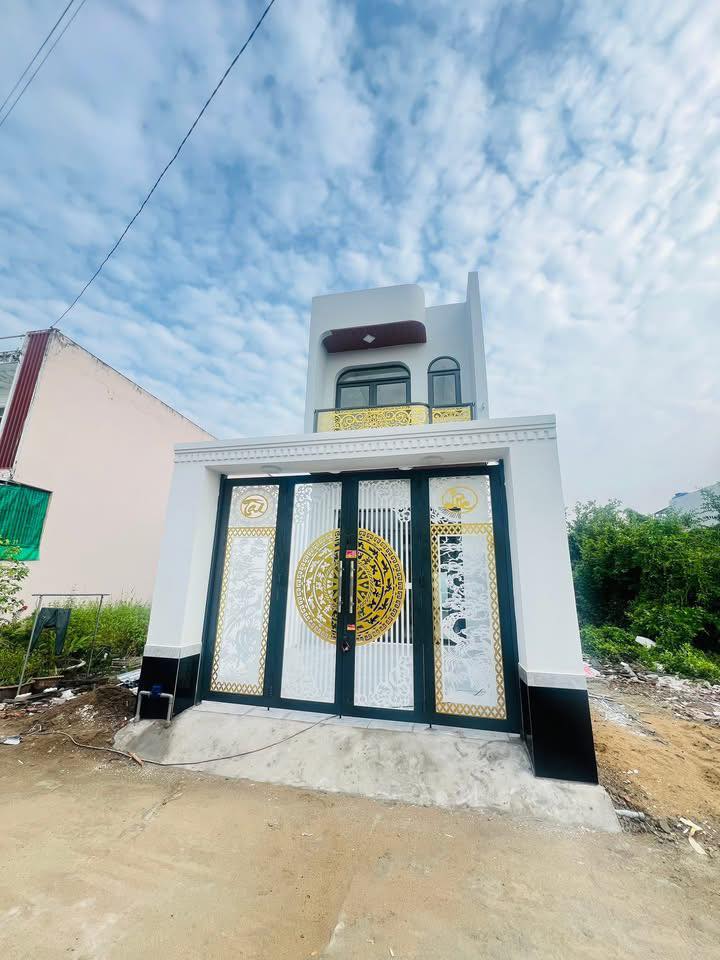 Nhà lầu lô nhì đường Lộc Hậu, Mỹ Lộc, Cần Giuộc - 92m² giá 2.25 tỷ - Sẵn sàng vào ở!