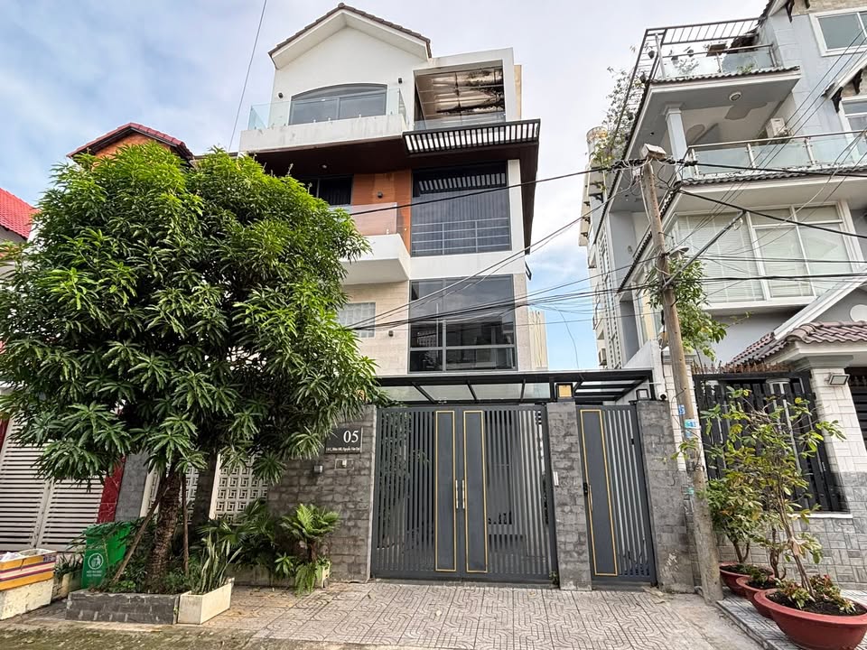 Nhà đẹp KDC Bộ Công An Phú Thuận Quận 7 162m² - Pháp lý rõ ràng, thiết kế hiện đại!