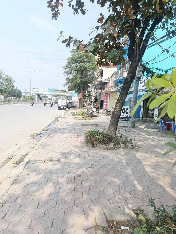 Bán đất mặt đường Ngọc Hồi 120m² giá 27 tỷ - Kinh doanh đỉnh cao!