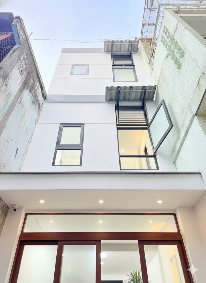 Nhà mới 3 tầng đường 3/2 Q10, 90m² giá 5.8 tỷ - Cách mặt tiền chỉ 30m!