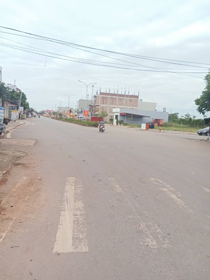 Đất nền Lục Nam 216m² mặt tiền 24m - Giá tốt cho đầu tư!