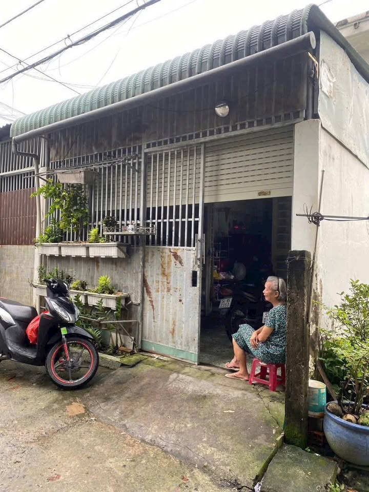 Nhà mặt tiền Thạnh Xuân 33, quận 12, 55m² giá 1.3 tỷ - Khu đông dân cư, tiện ích đầy đủ!