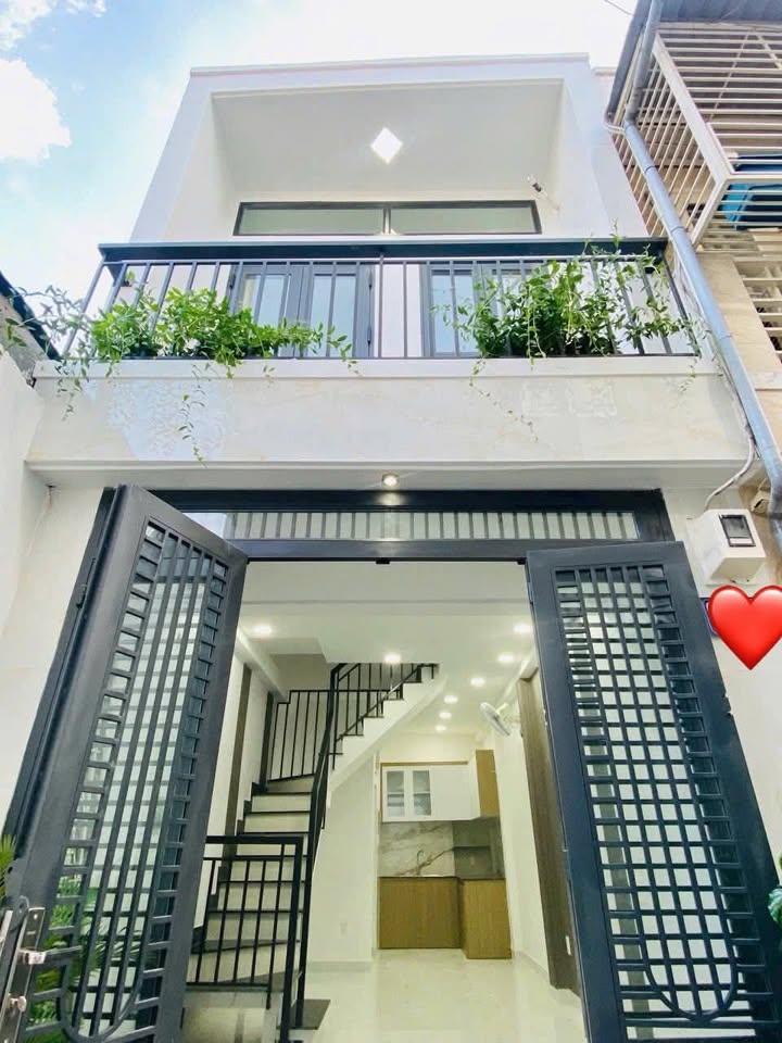 Nhà riêng Gò Vấp 32m² giá 3.88 tỷ - Bên hông Emart, sẵn sàng vào ở!