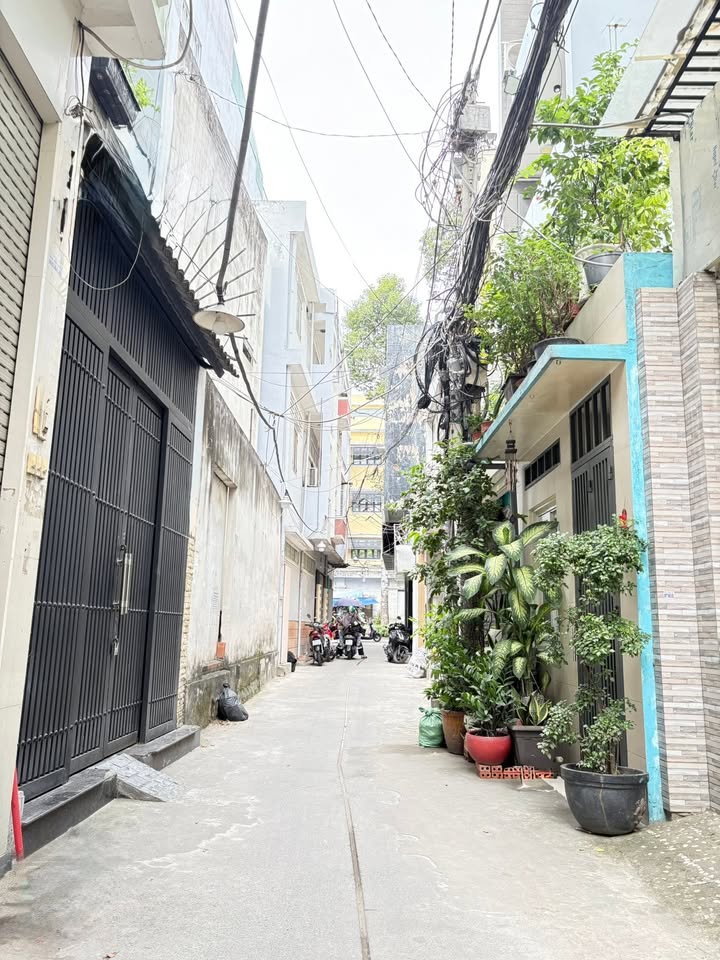 Nhà 3 tầng Nguyễn Trãi, Quận 5, 43.8m² giá 10.9 tỷ - Gần Q1, hẻm thông thoáng!