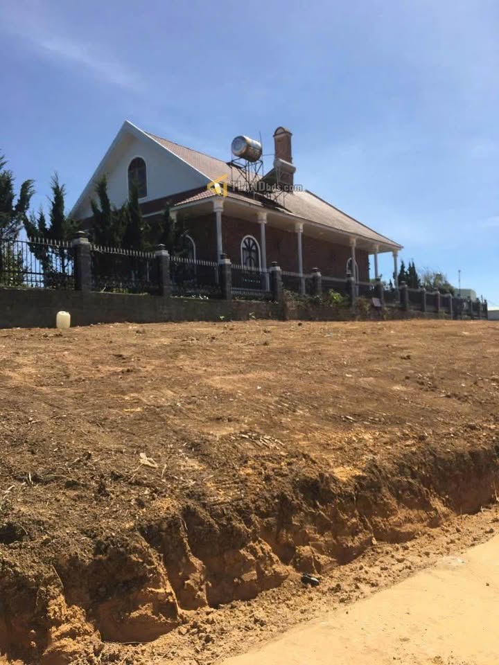 Đất xây dựng 200m² mặt tiền 11m tại Bạch Đằng, Đà Lạt giá 6 tỷ - View đỉnh đồi!